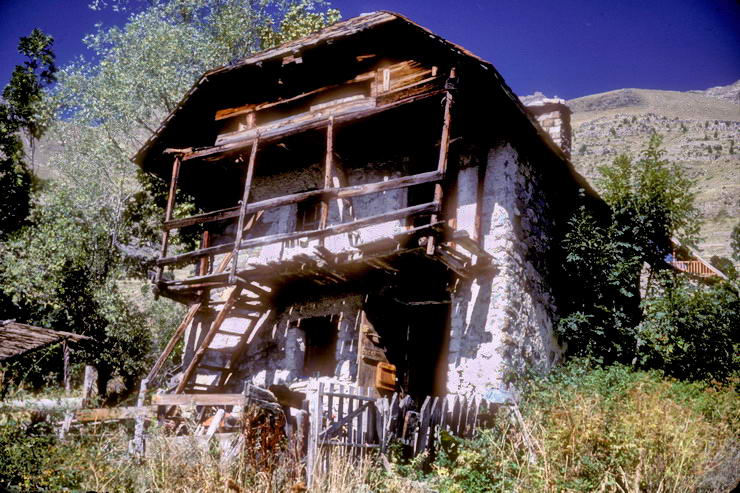 Dormillouse - Les Enflous (1680 m) - Maison traditionnelle