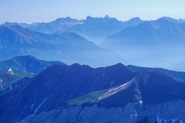 Tte de l'Estrop (2961 m) - Aiguille (3412 m) et Brec (3389 m) de Chambeyron - Mont Viso (3841 m)