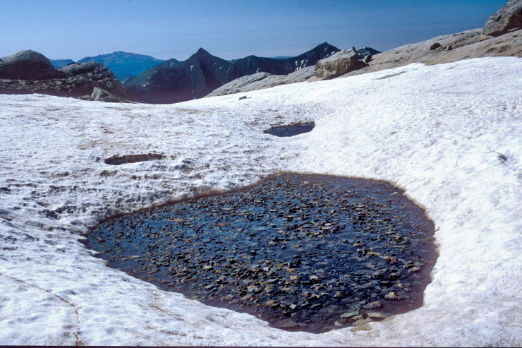 Tte de l'Estrop (2961 m) - Fonte des neiges