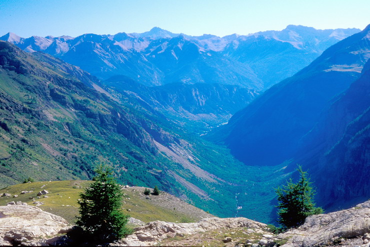 Valle de Freissinires - la Combe, au fond, le Plan - A l'arrire plan, le Grand Pic de Rochebrune