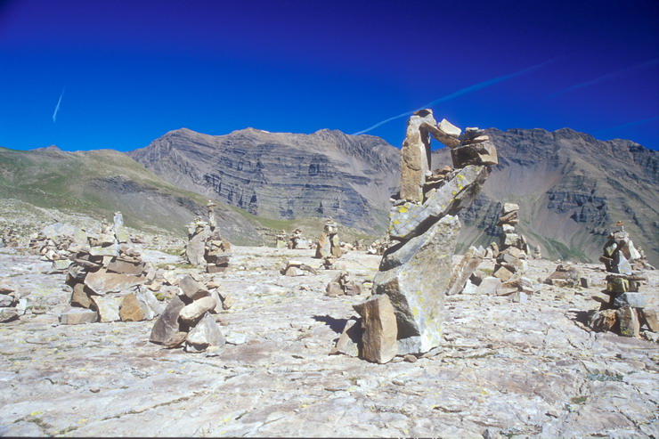 Lac Palluel (2472 m) -Concours de cairns ou Land Art ou chiquier gant, c'est selon ...