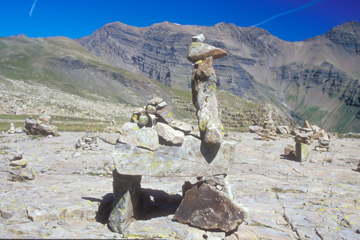 Lac Palluel (2472 m) -Concours de cairns ou Land Art ou chiquier gant, c'est selon ...