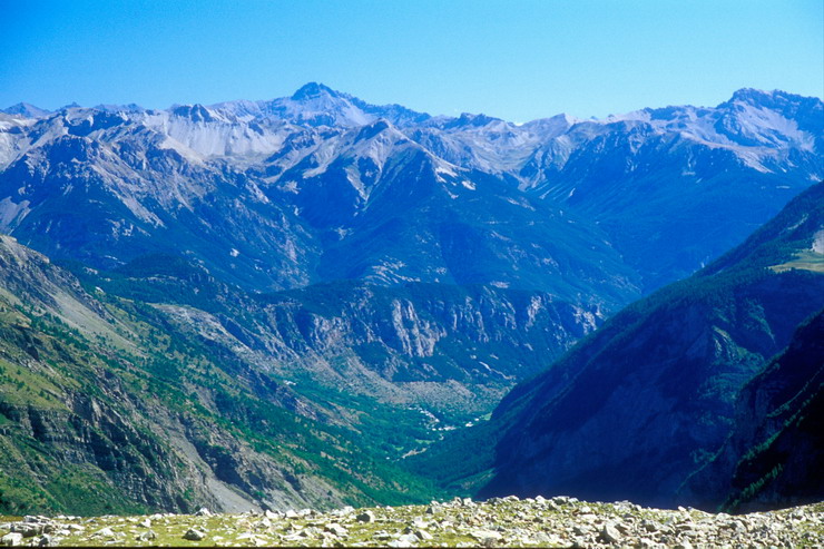 Valle de Freissinires - la Combe, au fond, le Plan - A l'arrire plan, le Grand Pic de Rochebrune