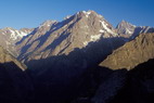 La Condamine - Lever de soleil sur le Mont Pelvoux (3943 m), la Barre des Ecrins (4102 m)  droite, et, l'Ailefroide (3954 m)  gauche