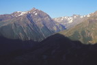 La Condamine - Pointe de l'Aiglière (3308 m) - Au fond, la Pointe de Verdonne (3327 m) et le Sirac (3440 m)