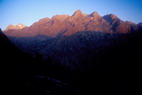 Tour de Montbrison - Vallon de la Selle - Lever de soleil sur le massif de Clouzis