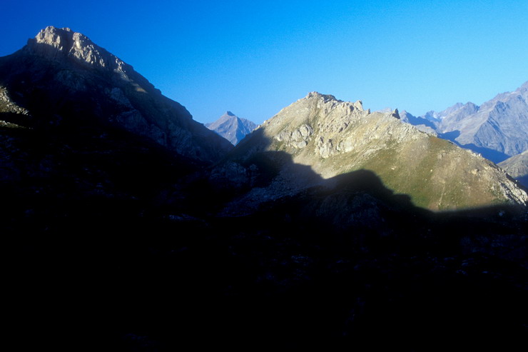Tour de Montbrison - Vallon de la Selle - Cime de la Condamine (2940 m) et Bas Morand (2731 m) - Au fond, l'Aiglire
