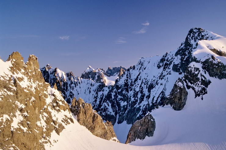 Ski en crins - Rochers de Bonne Pierre, Col des crins (3367 m), Roche Faurio (3730 m) - Au fond, la Meije (3982 m)