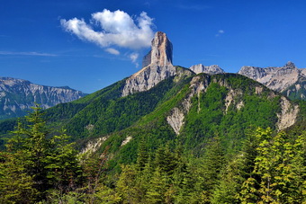 Mont Aiguille, vu du Col de Papavet